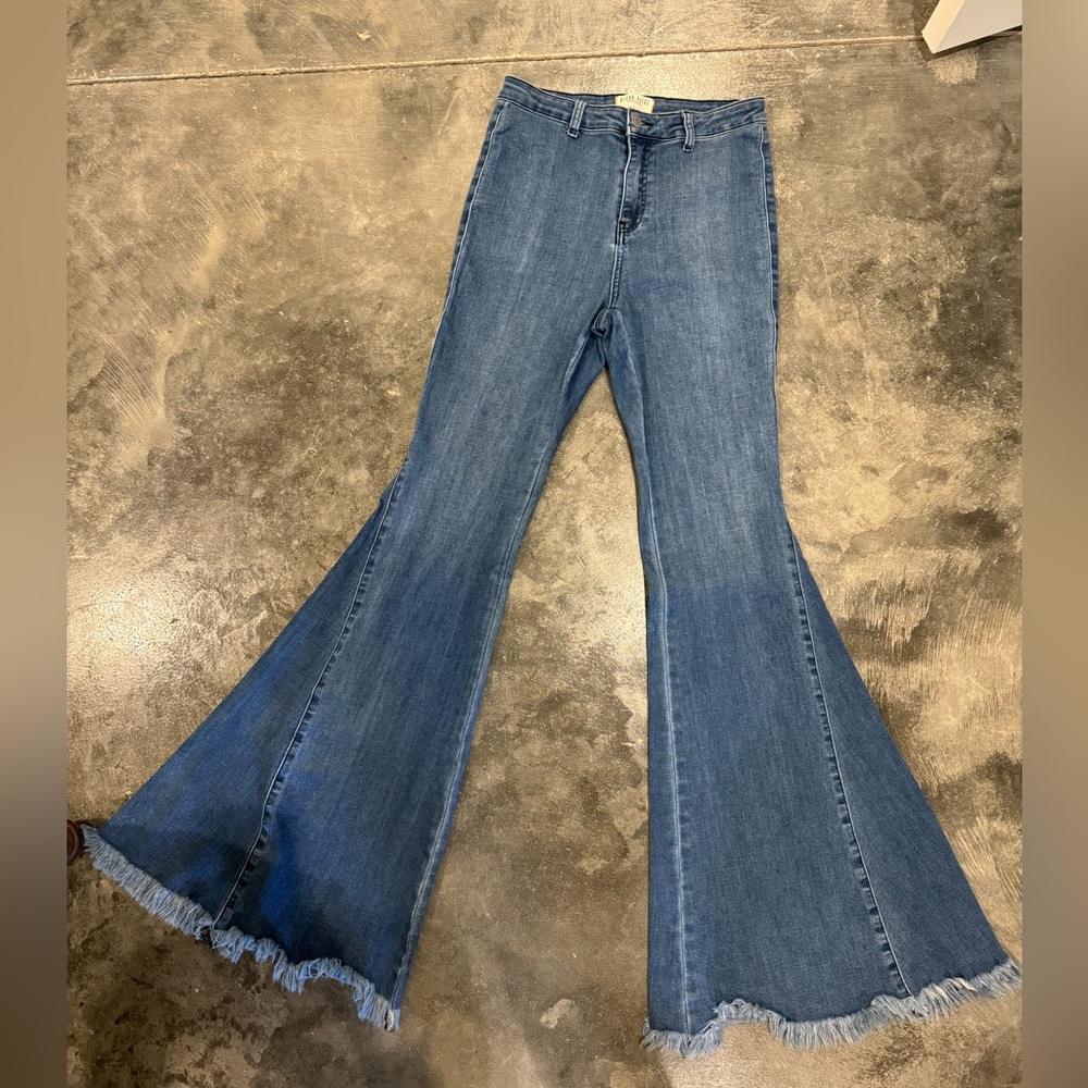 Blank Paige bell bottom jeans size L